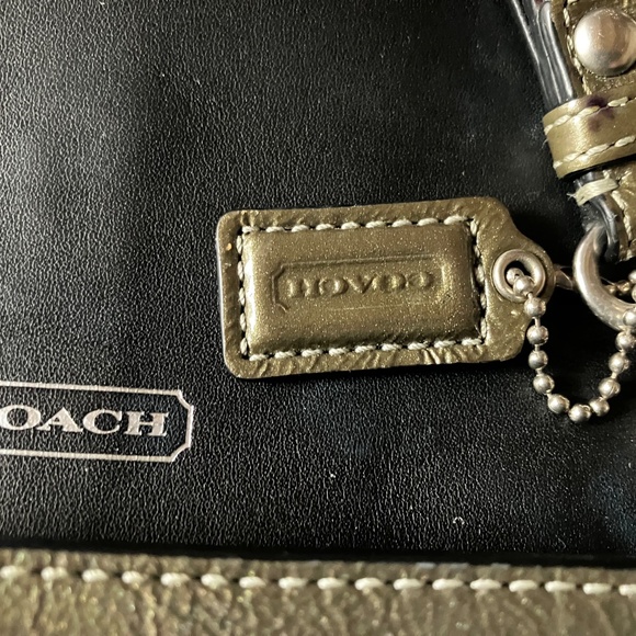 Very Cute Vintage Coach Bleeker Gray Patent Leather Wallet/Wristlet. Orig. Owner - Picture 11 of 15